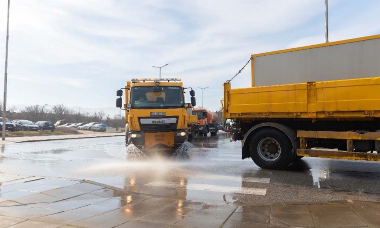 Пловдив първи започва миенето на улиците